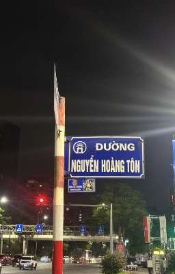 chạm làn môi anh