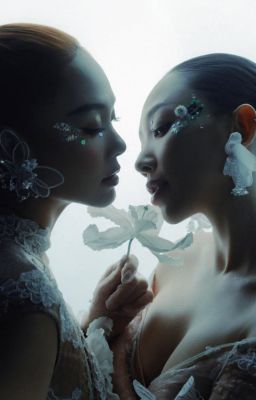 Gai Trong Vải Lụa