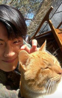 [hoonjay] hoodie, son dưỡng và chập đông