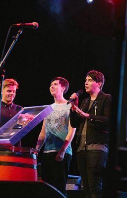Mad world ~ Phan world. (Phandom version)